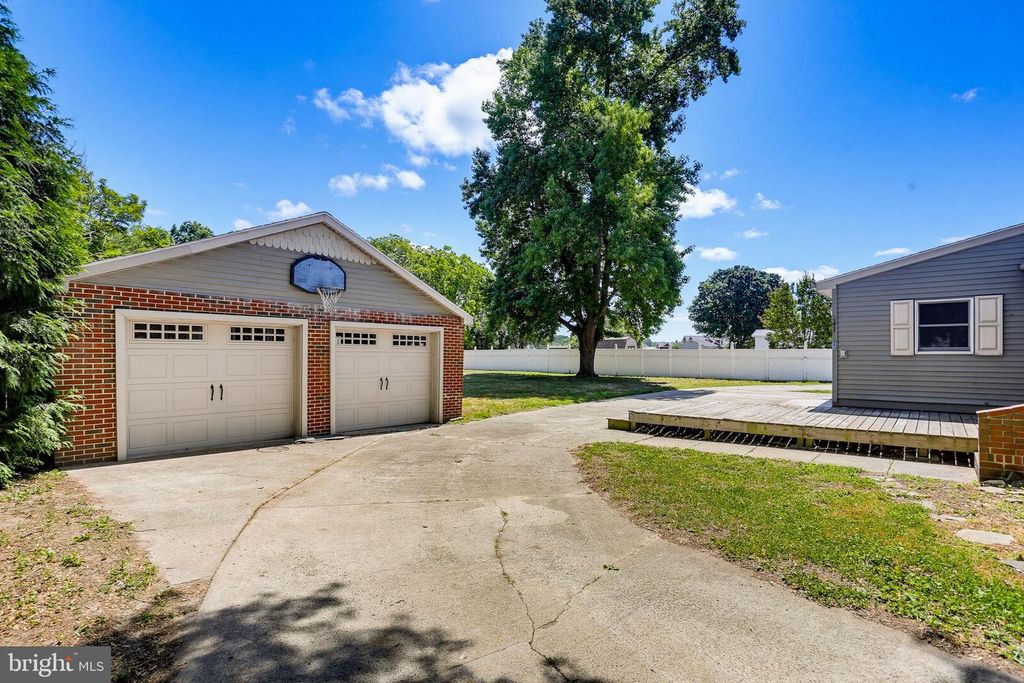 Image 26 of property listing at 103 WHAYLAND DR, Hebron, MD 21830