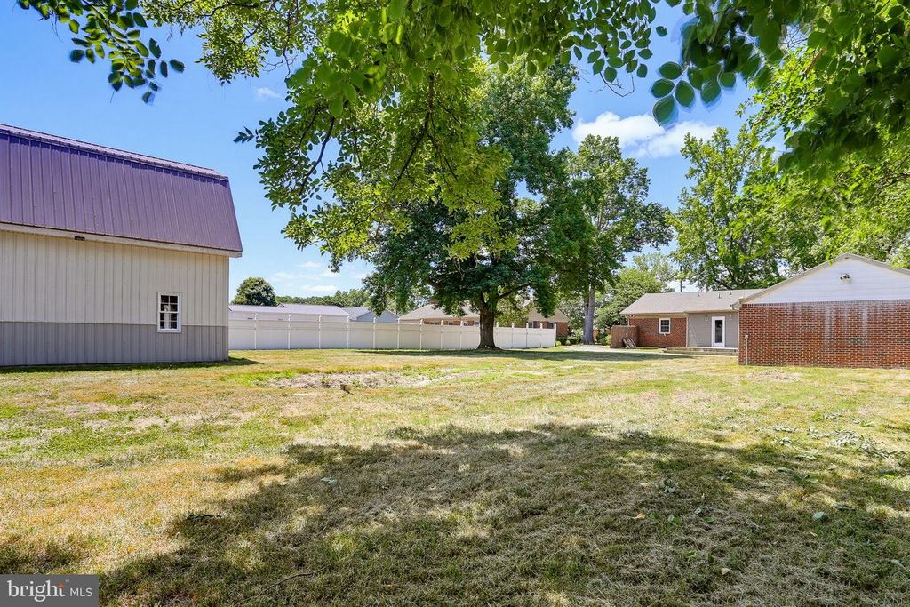 Image 27 of property listing at 103 WHAYLAND DR, Hebron, MD 21830