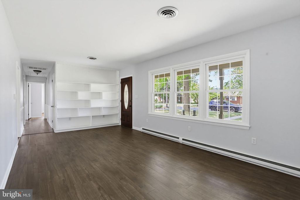 Image 5 of property listing at 103 WHAYLAND DR, Hebron, MD 21830