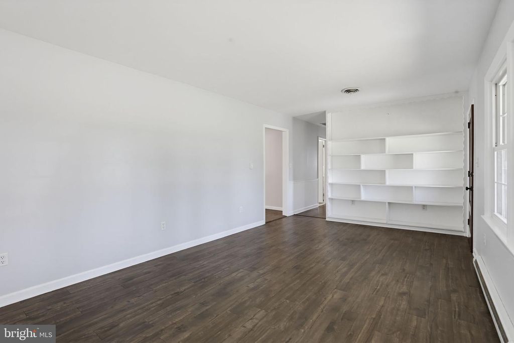 Image 6 of property listing at 103 WHAYLAND DR, Hebron, MD 21830
