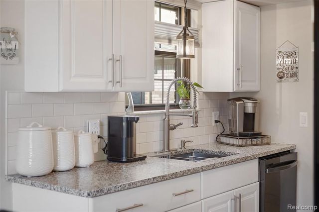 41600 Janet Drive, Clinton Township, MI 48038