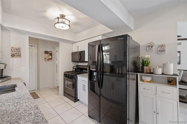 41600 Janet Drive, Clinton Township, MI 48038