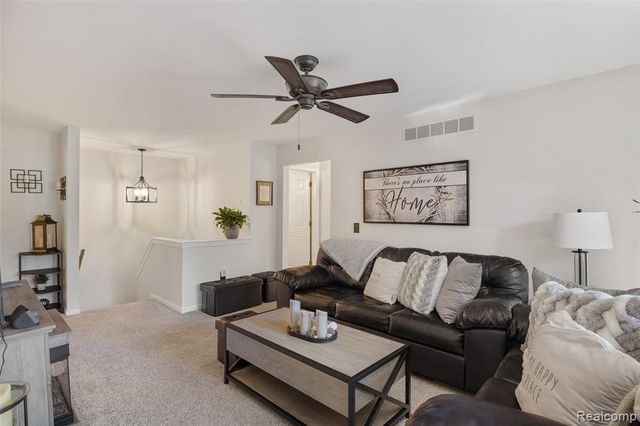 41600 Janet Drive, Clinton Township, MI 48038