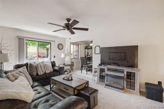 41600 Janet Drive, Clinton Township, MI 48038