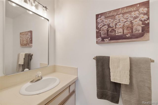 41600 Janet Drive, Clinton Township, MI 48038