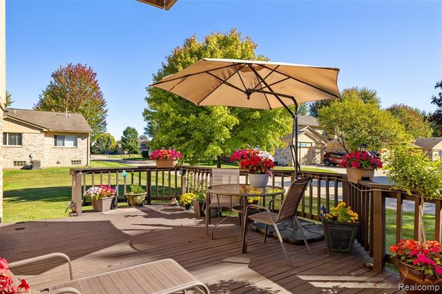 41600 Janet Drive, Clinton Township, MI 48038