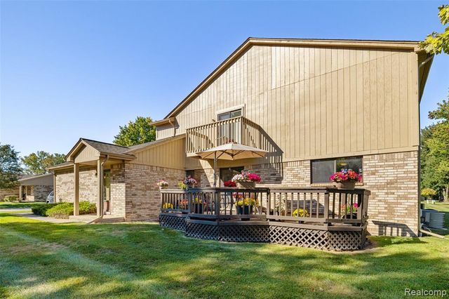 41600 Janet Drive, Clinton Township, MI 48038