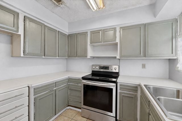 821 Cherry Hills Drive, Lancaster, TX 75134