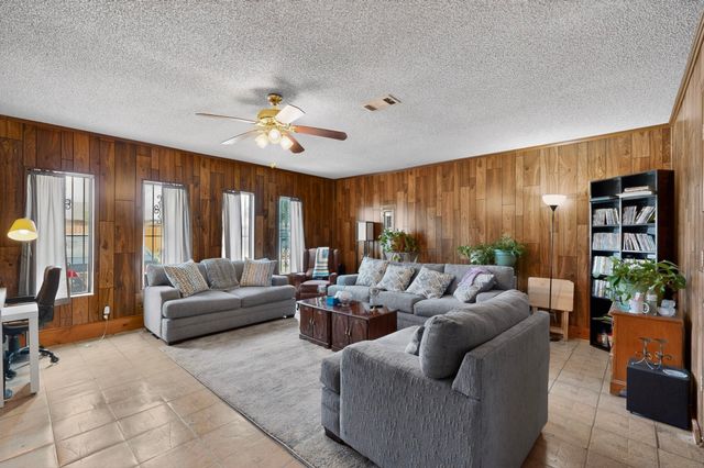 821 Cherry Hills Drive, Lancaster, TX 75134