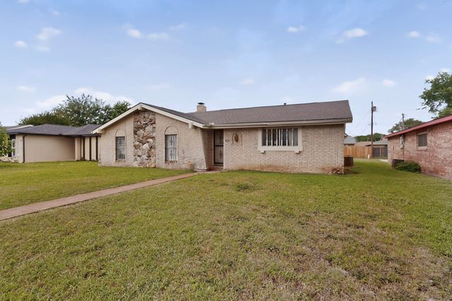821 Cherry Hills Drive, Lancaster, TX 75134
