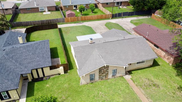 821 Cherry Hills Drive, Lancaster, TX 75134