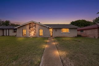 821 Cherry Hills Drive, Lancaster, TX 75134