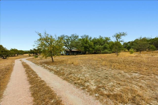 4808 W Fitzhugh RD, Dripping Springs, TX 78620