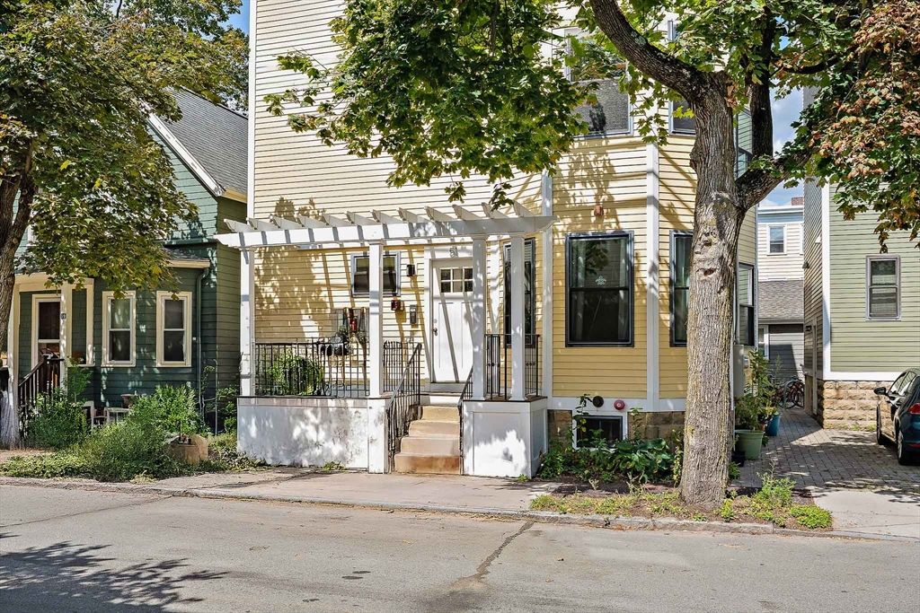 51 Dudley St 2, Cambridge, MA 02140