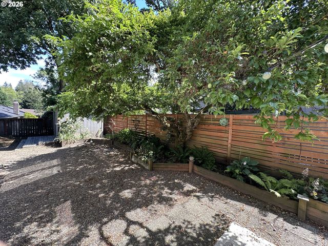 7670 Sw DANIELLE Ave, Beaverton, OR 97008