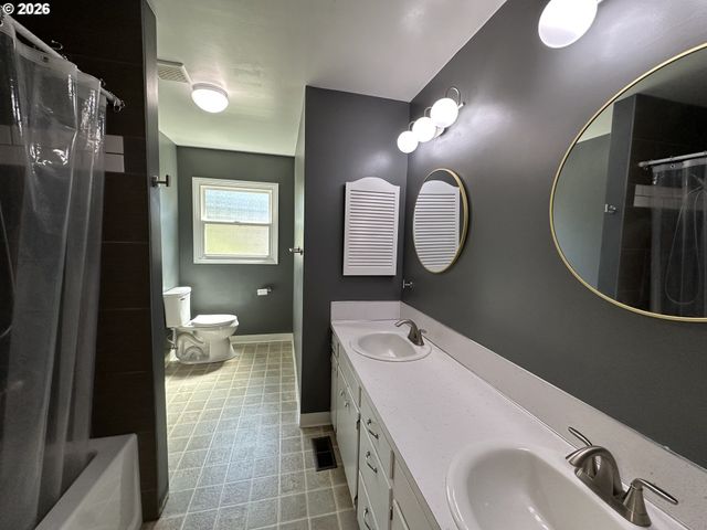 7670 Sw DANIELLE Ave, Beaverton, OR 97008