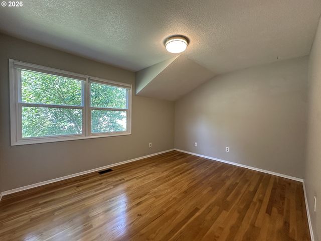 7670 Sw DANIELLE Ave, Beaverton, OR 97008