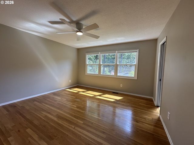 7670 Sw DANIELLE Ave, Beaverton, OR 97008