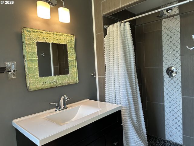 7670 Sw DANIELLE Ave, Beaverton, OR 97008