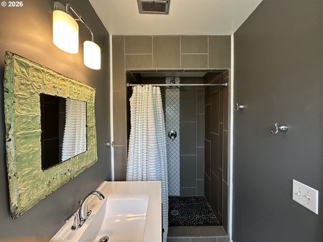 7670 Sw DANIELLE Ave, Beaverton, OR 97008