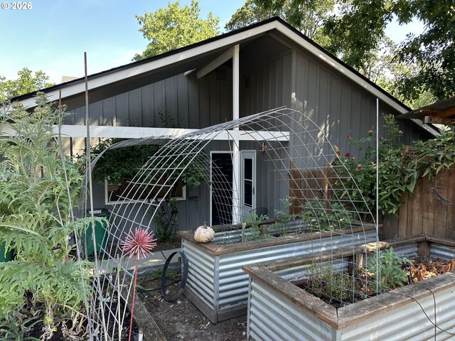 7670 Sw DANIELLE Ave, Beaverton, OR 97008
