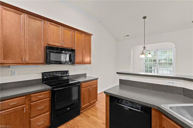 404 River Arch DR, Chesapeake, VA 23320