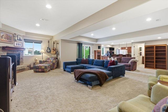 1465 ABERCORN Drive, Council Bluffs, IA 51503