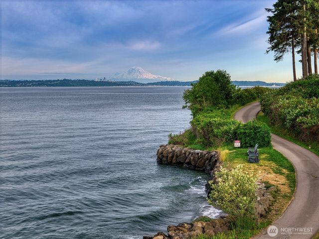 22188 Star Fish Place NE, Kingston, WA 98346