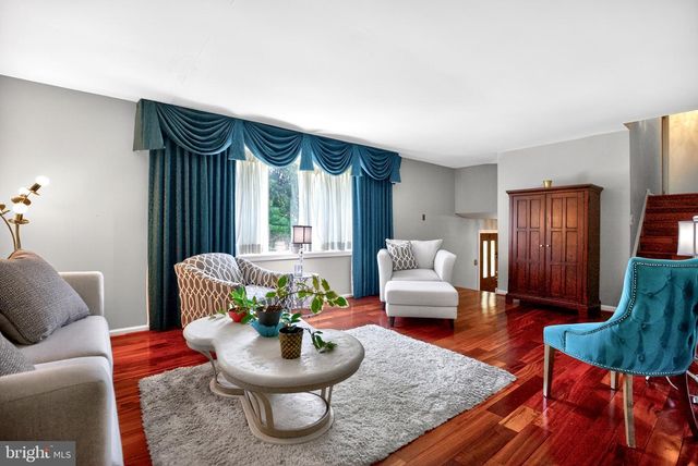 2 MERRY DELL DR, Churchville, PA 18966