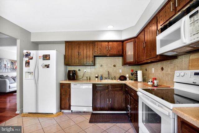 2 MERRY DELL DR, Churchville, PA 18966