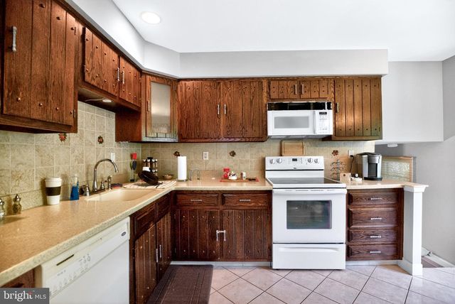 2 MERRY DELL DR, Churchville, PA 18966