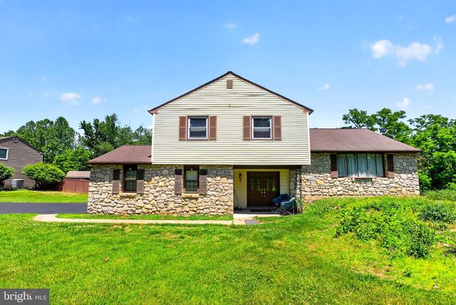 2 MERRY DELL DR, Churchville, PA 18966