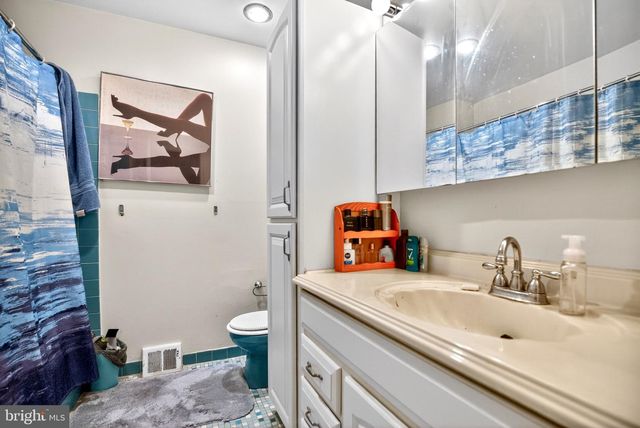 2 MERRY DELL DR, Churchville, PA 18966