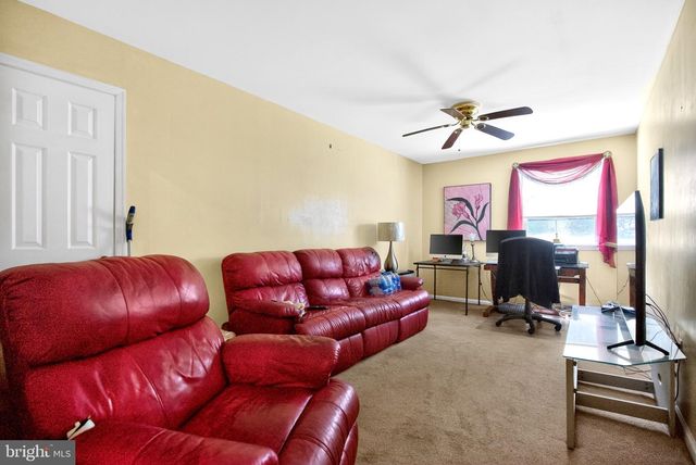 2 MERRY DELL DR, Churchville, PA 18966