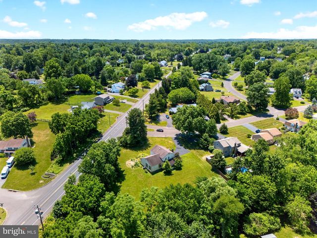 2 MERRY DELL DR, Churchville, PA 18966