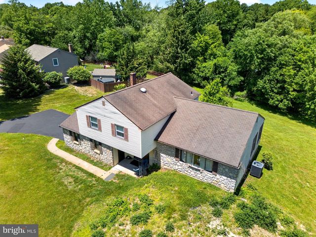 2 MERRY DELL DR, Churchville, PA 18966