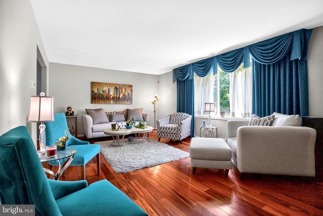 2 MERRY DELL DR, Churchville, PA 18966