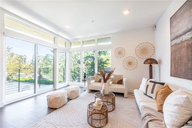 709 E Walnut Street 420, Pasadena, CA 91101