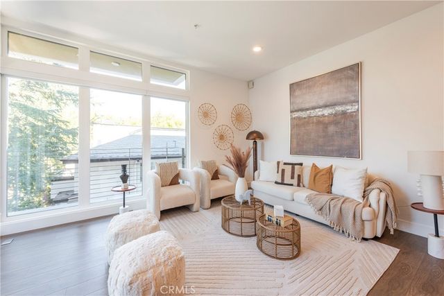 709 E Walnut Street 420, Pasadena, CA 91101