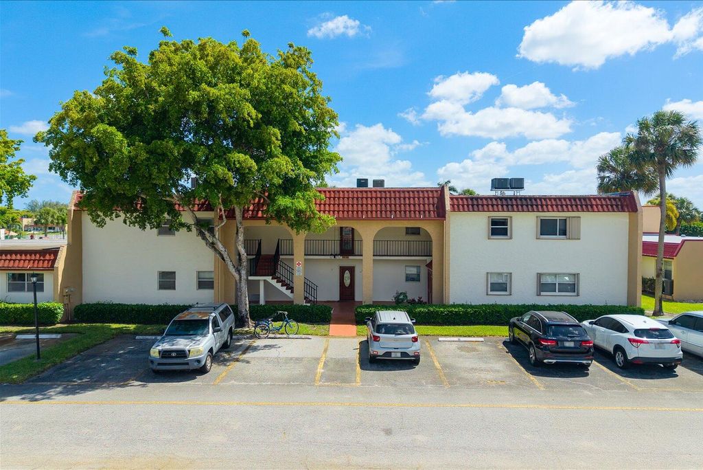 130 Lake Dora Drive, West Palm Beach, FL 33411