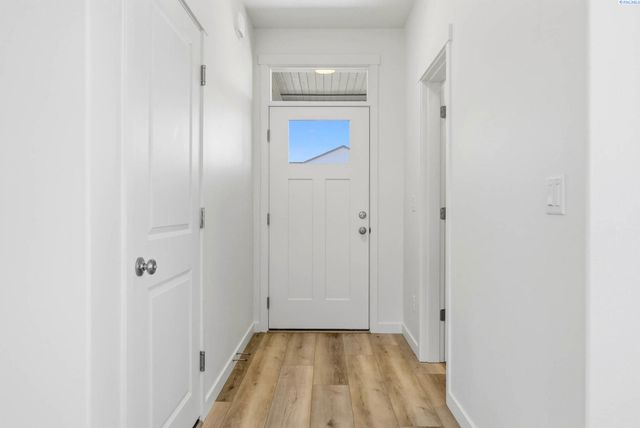 1208 18th St, Benton City, WA 99320