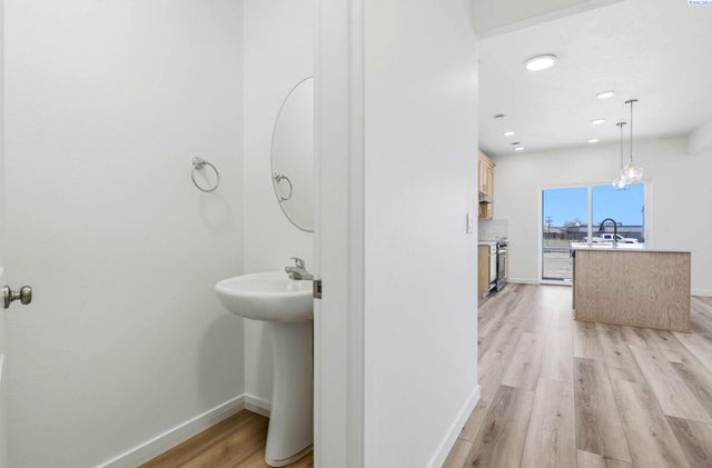 1208 18th St, Benton City, WA 99320