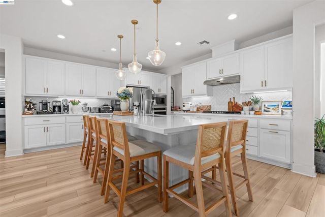 3143 Needham Ave, Lathrop, CA 95330