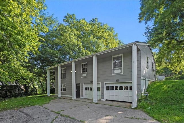 3801 NE Antioch Road, Kansas City, MO 64117