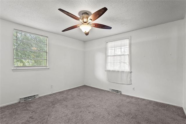 3801 NE Antioch Road, Kansas City, MO 64117