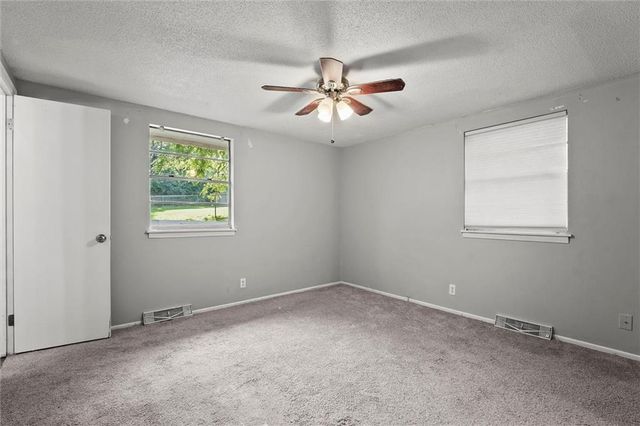 3801 NE Antioch Road, Kansas City, MO 64117