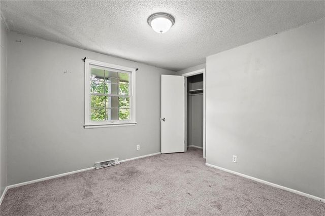 3801 NE Antioch Road, Kansas City, MO 64117