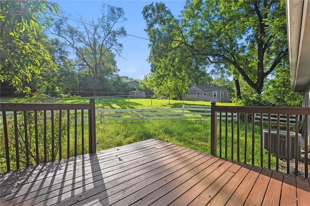 3801 NE Antioch Road, Kansas City, MO 64117