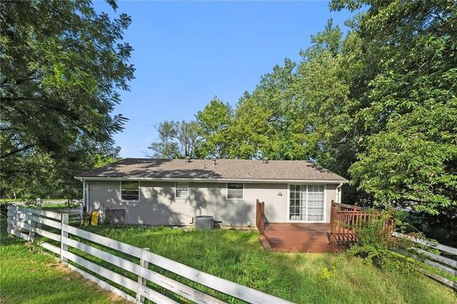 3801 NE Antioch Road, Kansas City, MO 64117