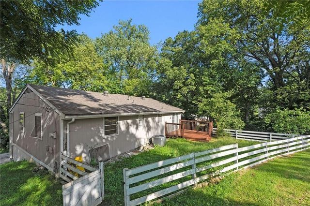 3801 NE Antioch Road, Kansas City, MO 64117